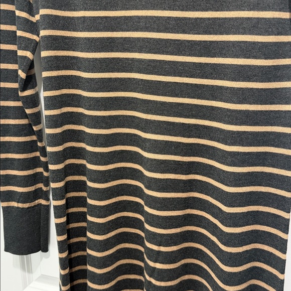 XS Women’s Loft Sweater Dress - Picture 7 of 9